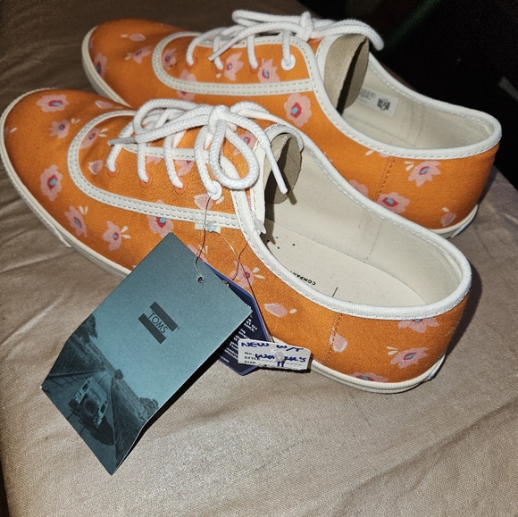 TOMS Orange Persimmon Sprint Floral Print Lace Up Sneaker Women's 11 - Picture 4 of 10